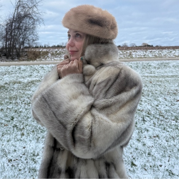 Vintage real fur hat apres ski aspen beret Courchevel NYC glam puffer hat - Picture 2 of 9